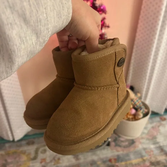 UGG Jona boots size 6 toddler - Picture 3 of 6